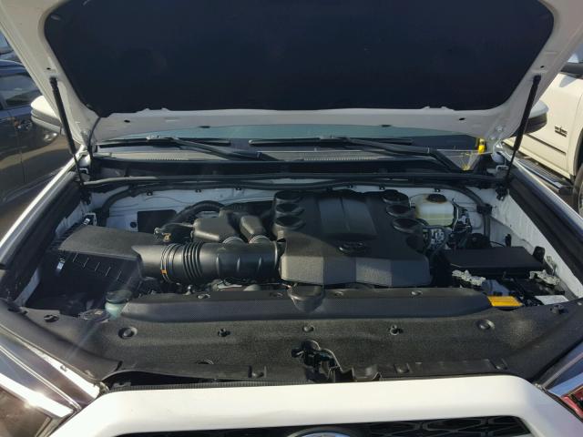 JTEBU5JR0H5418365 - 2017 TOYOTA 4RUNNER SR WHITE photo 7