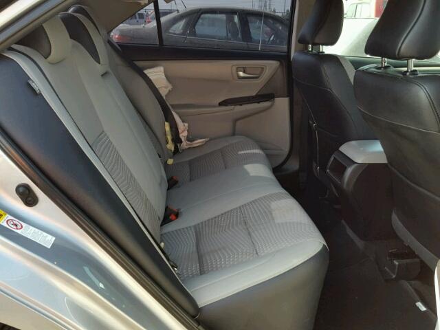 4T1BF1FK6FU957249 - 2015 TOYOTA CAMRY LE ვერცხლისფერი ფოტო 6