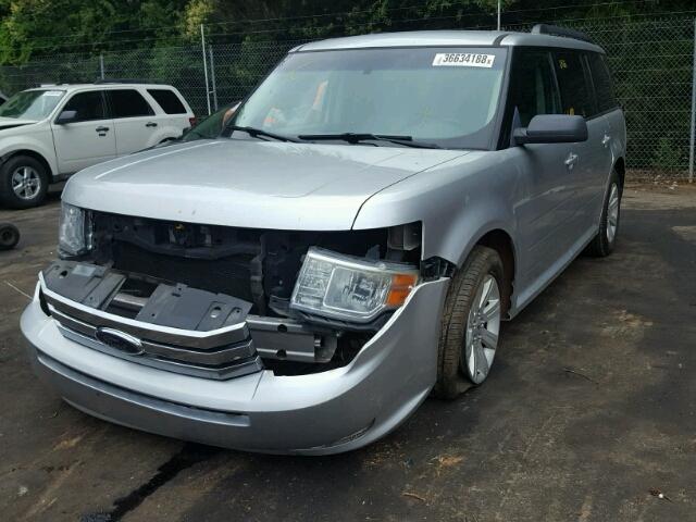 2FMGK5BC7ABA53948 - 2010 FORD FLEX SE SILVER photo 2