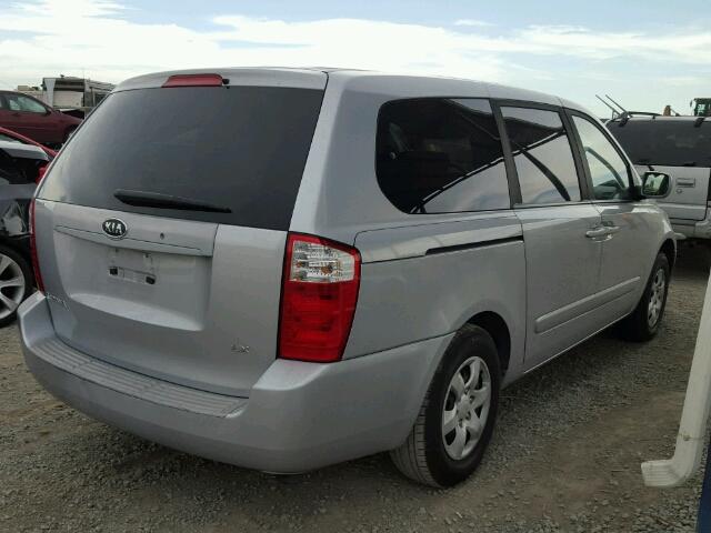 KNDMB233266055133 - 2006 KIA SEDONA SILVER photo 4