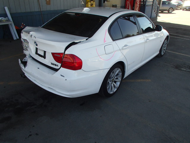 WBAPH5C57BA448323 - 2011 BMW 328 I SULE WHITE photo 4