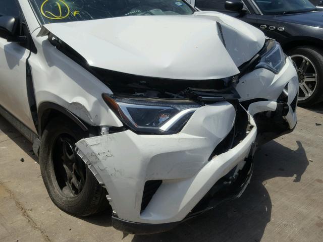 JTMZFREV3GJ100676 - 2016 TOYOTA RAV4 LE WHITE photo 9