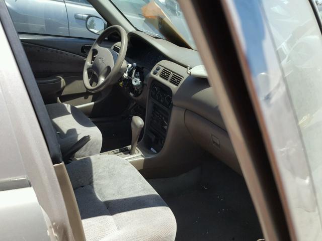 1Y1SK5288WZ442303 - 1998 CHEVROLET GEO PRIZM 棕色 照片 5