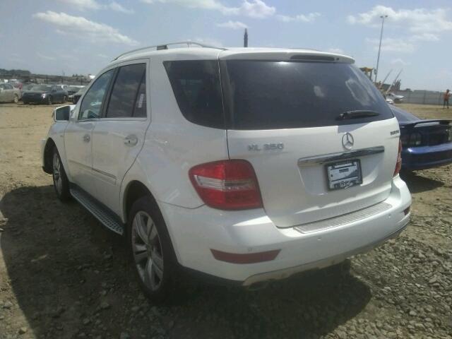 4JGBB2FB3BA733725 - 2011 MERCEDES-BENZ ML 350 BLU WHITE photo 3