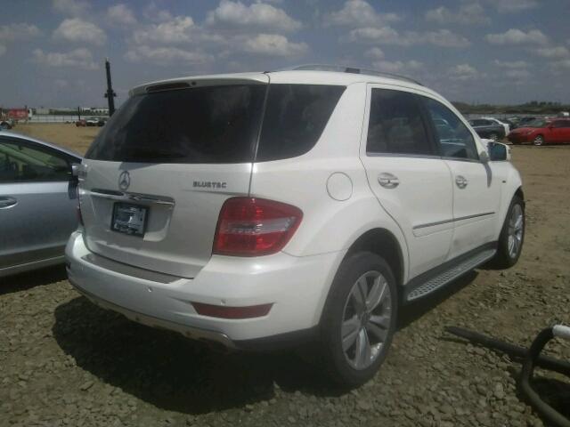 4JGBB2FB3BA733725 - 2011 MERCEDES-BENZ ML 350 BLU WHITE photo 4