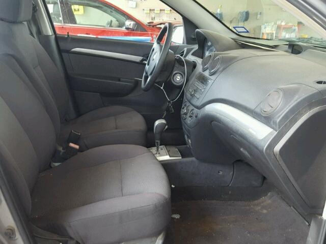 KL1TD56E09B313902 - 2009 CHEVROLET AVEO LS GRAY photo 5