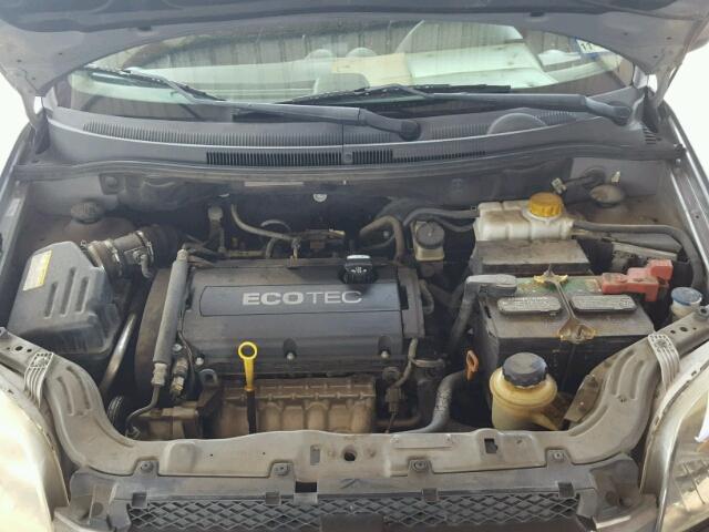 KL1TD56E09B313902 - 2009 CHEVROLET AVEO LS GRAY photo 7