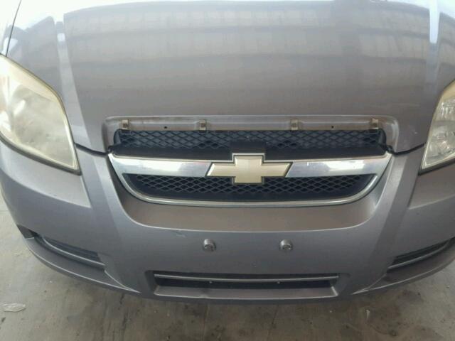 KL1TD56E09B313902 - 2009 CHEVROLET AVEO LS GRAY photo 9