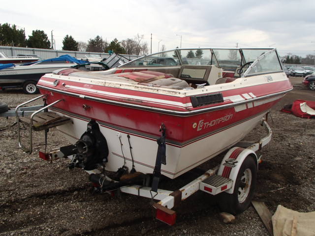 THS30356A989 - 1989 THOM BOAT W/TRL RED photo 4