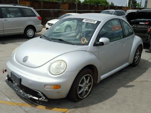 3VWCP21C41M446547 - 2001 VOLKSWAGEN NEW BEETLE 银色 照片 2