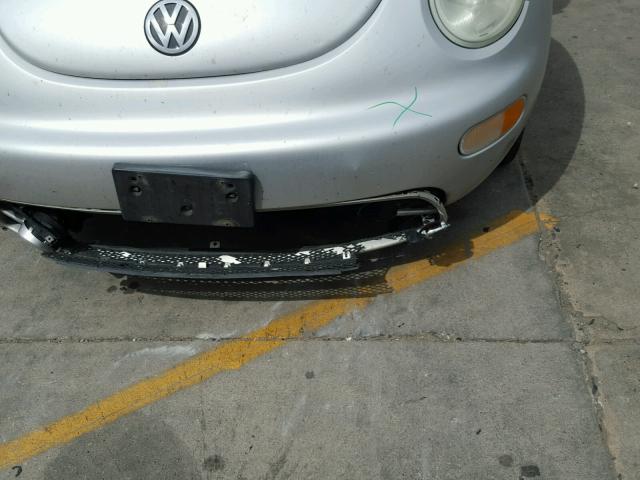 3VWCP21C41M446547 - 2001 VOLKSWAGEN NEW BEETLE 银色 照片 9