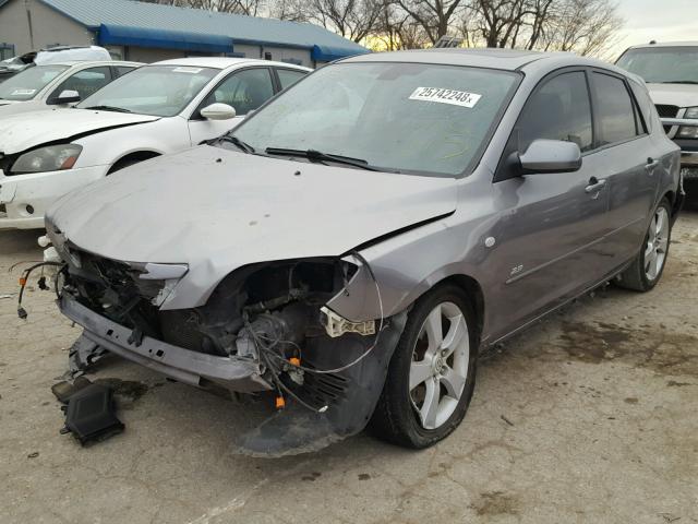 JM1BK343661509781 - 2006 MAZDA 3 HATCHBAC GRAY photo 2