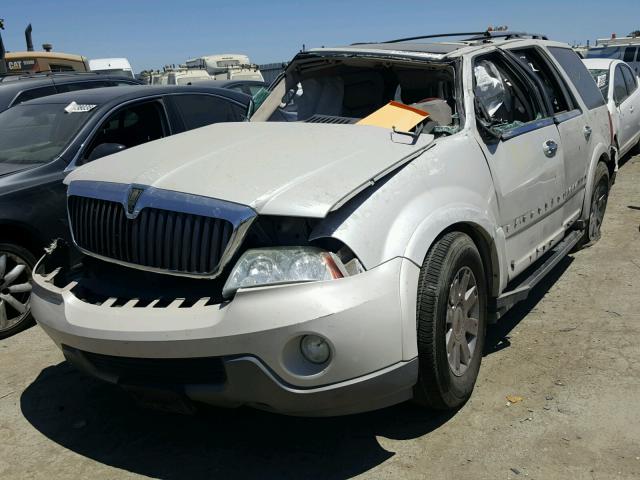 5LMFU28R44LJ35881 - 2004 LINCOLN NAVIGATOR WHITE photo 2