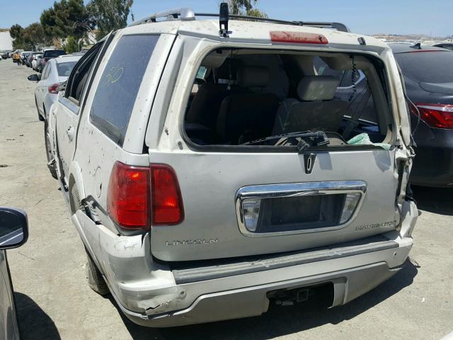 5LMFU28R44LJ35881 - 2004 LINCOLN NAVIGATOR WHITE photo 3
