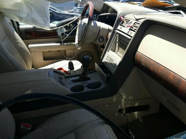 5LMFU28R44LJ35881 - 2004 LINCOLN NAVIGATOR WHITE photo 5