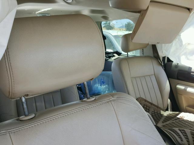 5LMFU28R44LJ35881 - 2004 LINCOLN NAVIGATOR WHITE photo 6