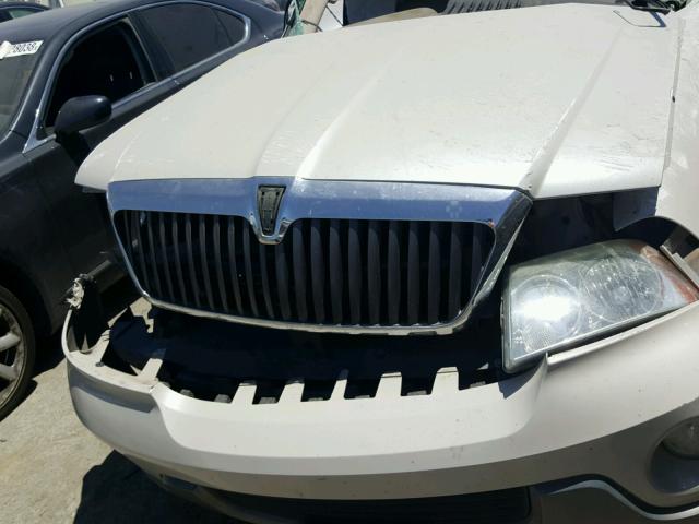 5LMFU28R44LJ35881 - 2004 LINCOLN NAVIGATOR WHITE photo 7