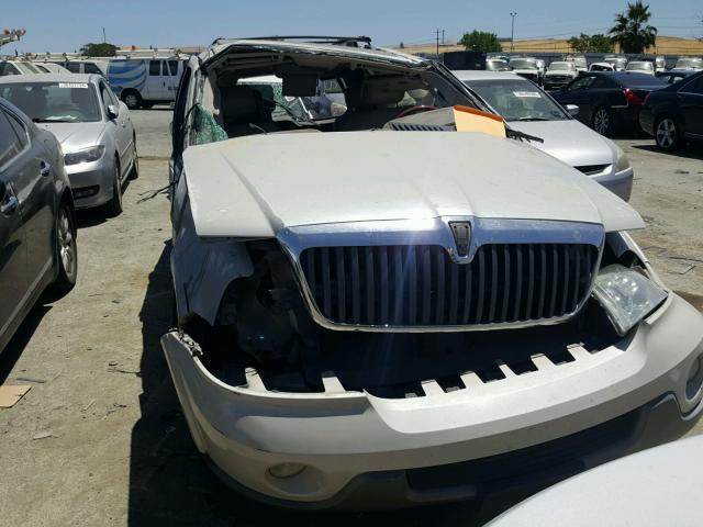 5LMFU28R44LJ35881 - 2004 LINCOLN NAVIGATOR WHITE photo 9