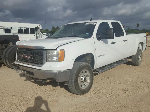 1GT422C81EF115221 - 2014 GMC SIERRA K35 WHITE photo 2