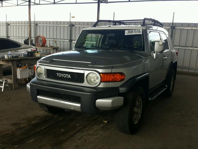 JTEBU11F870007175 - 2007 TOYOTA FJ CRUISER SILVER photo 2