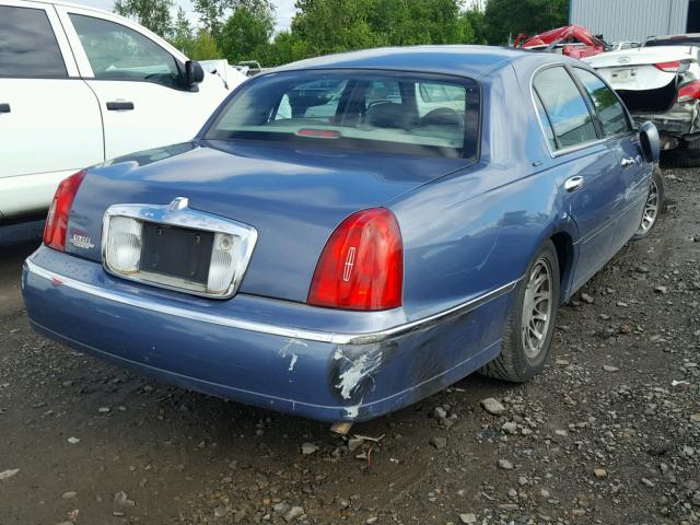 1LNHM82W9YY896332 - 2000 LINCOLN TOWN CAR S BLUE photo 4