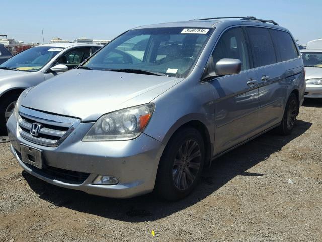 5FNRL38885B019737 - 2005 HONDA ODYSSEY TO SILVER photo 2