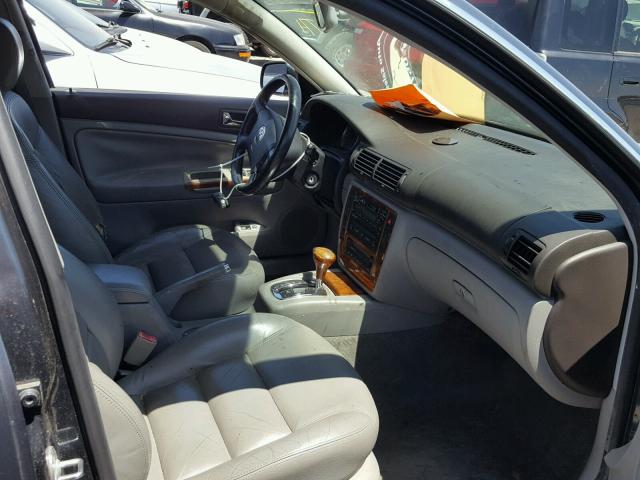 WVWRH63B21P102229 - 2001 VOLKSWAGEN PASSAT GLX BLUE photo 5