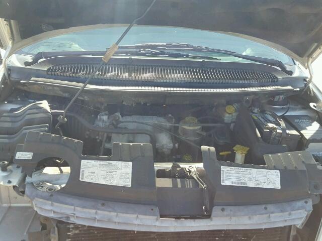 2C8GP74L41R288943 - 2001 CHRYSLER TOWN & COU SILVER photo 7