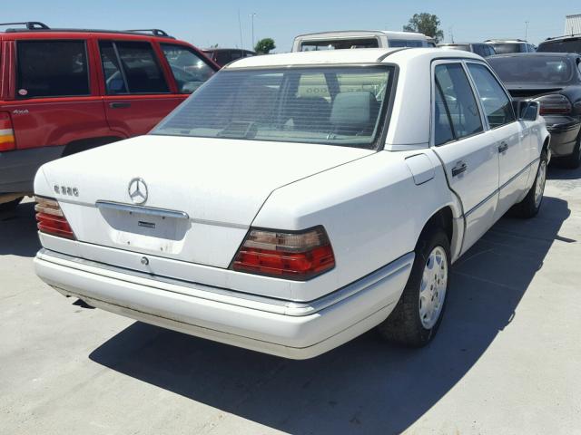 WDBEA32E9SC240838 - 1995 MERCEDES-BENZ E 320 BASE WHITE photo 4