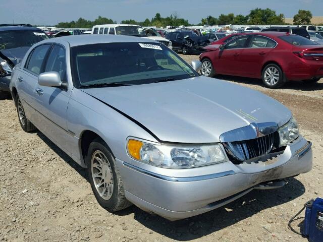 1LNHM82W61Y740156 - 2001 LINCOLN TOWN CAR S SILVER photo 1