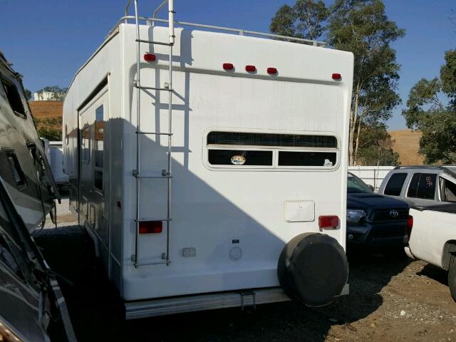 4X4FWDF23YC033930 - 2001 WILD TRAILER WHITE photo 3