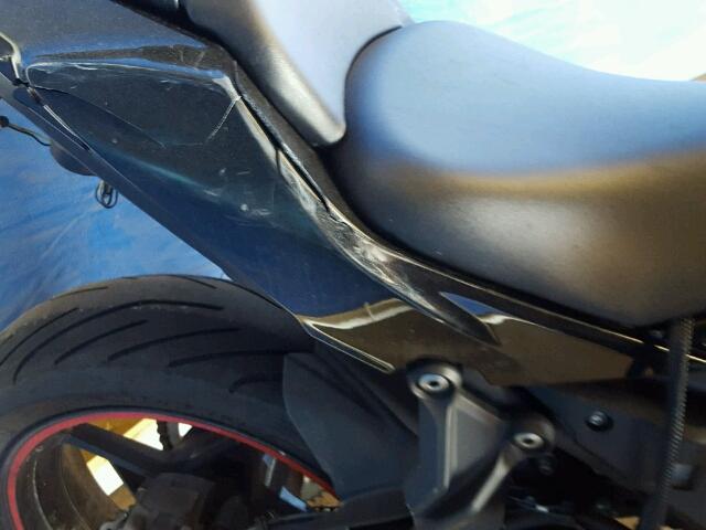 JKAEXEJ10HDA00281 - 2017 KAWASAKI EX650 J შავი ფოტო 10