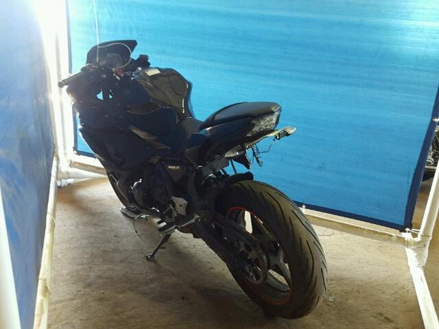 JKAEXEJ10HDA00281 - 2017 KAWASAKI EX650 J შავი ფოტო 3