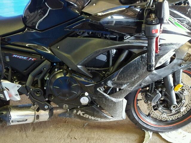 JKAEXEJ10HDA00281 - 2017 KAWASAKI EX650 J შავი ფოტო 7