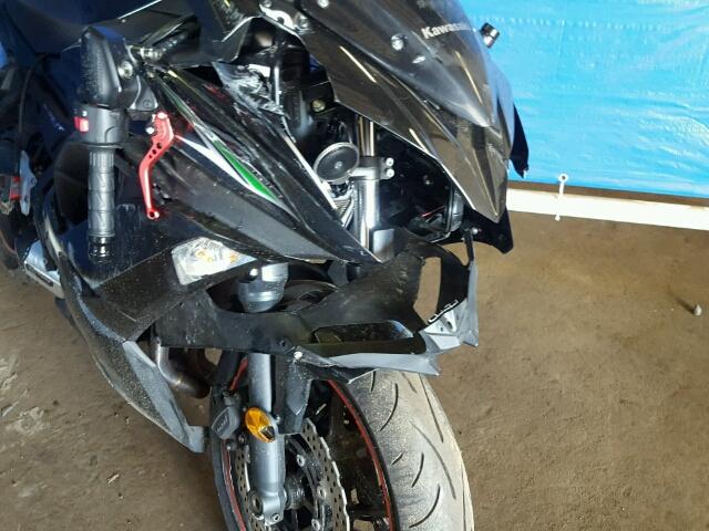 JKAEXEJ10HDA00281 - 2017 KAWASAKI EX650 J შავი ფოტო 9
