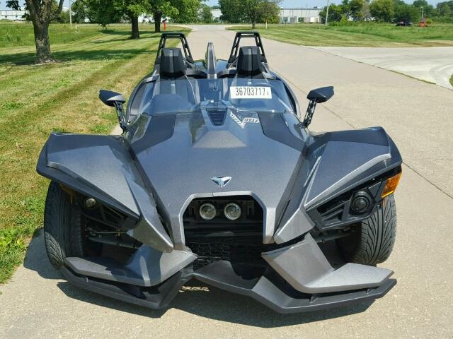 57XAASFA9F5101392 - 2015 POLARIS SLINGSHOT GRAY photo 2