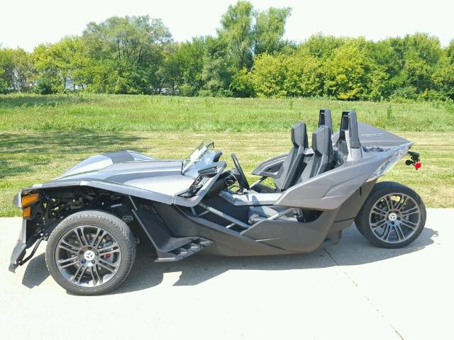 57XAASFA9F5101392 - 2015 POLARIS SLINGSHOT GRAY photo 3