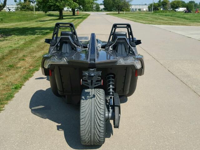57XAASFA9F5101392 - 2015 POLARIS SLINGSHOT GRAY photo 4