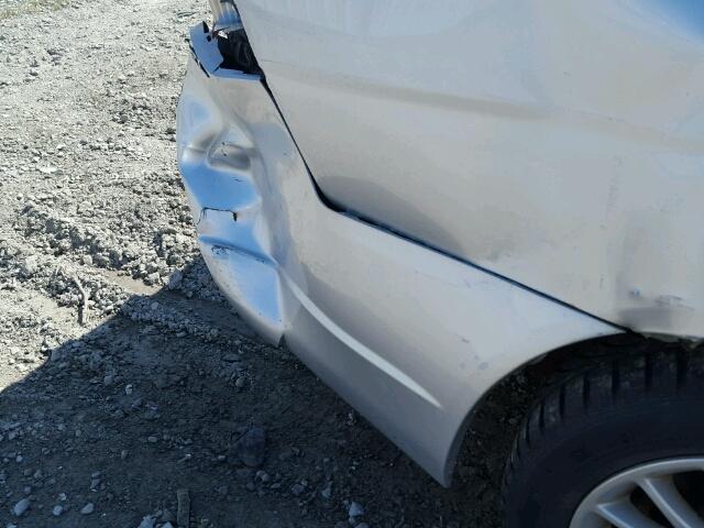 2HHES36882H005652 - 2002 ACURA 1.7EL PREM SILVER photo 10