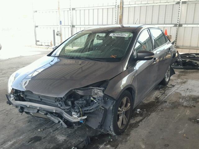 1FADP3F27EL171007 - 2014 FORD FOCUS SE CHARCOAL photo 2