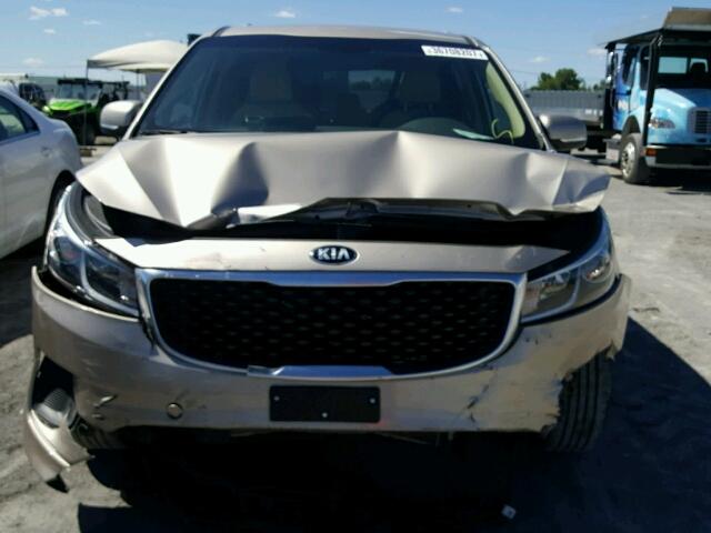 KNDMB5C1XG6175845 - 2016 KIA SEDONA LX TAN photo 9