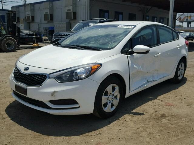 KNAFK4A60G5579242 - 2016 KIA FORTE LX WHITE photo 2