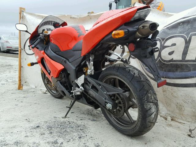 JKBZXJC155A022922 - 2005 KAWASAKI ZX636 C1 RED photo 3