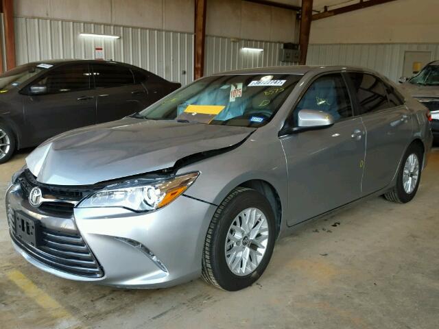 4T4BF1FK3GR568575 - 2016 TOYOTA CAMRY LE SILVER photo 2