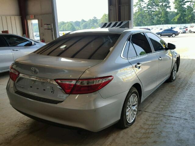 4T4BF1FK3GR568575 - 2016 TOYOTA CAMRY LE 银色 照片 4