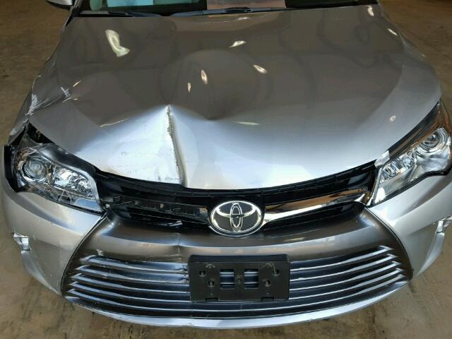 4T4BF1FK3GR568575 - 2016 TOYOTA CAMRY LE 银色 照片 7