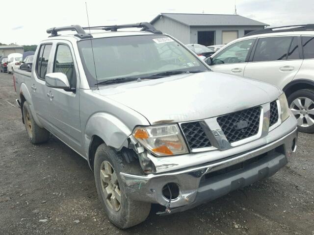 1N6AD07W66C474946 - 2006 NISSAN FRONTIER C SILVER photo 1