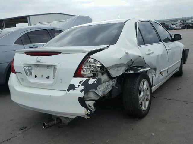 1HGCM56377A132713 - 2007 HONDA ACCORD SE WHITE photo 4