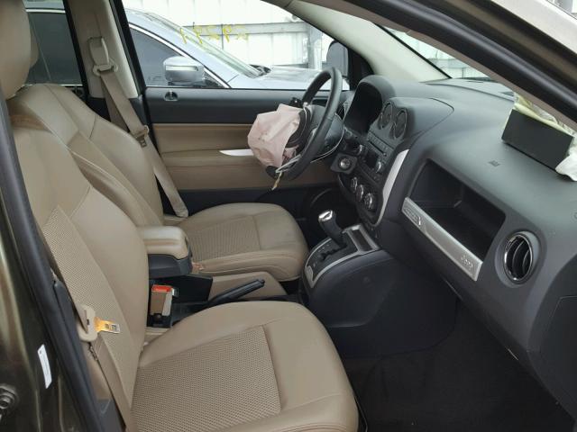 1C4NJCEB9GD543266 - 2016 JEEP COMPASS LA 灰色 照片 5