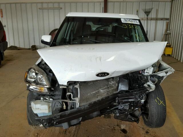 KNDJT2A68D7535312 - 2013 KIA SOUL WHITE photo 7